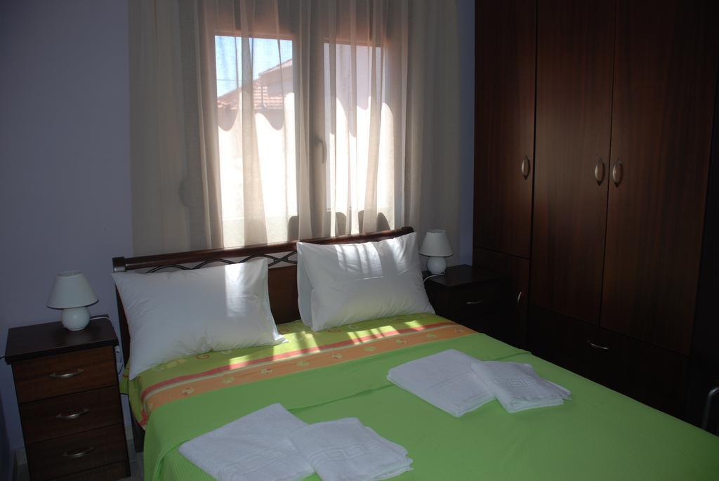 Marianna Apartments Nea Roda Room photo