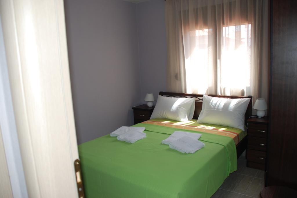 Marianna Apartments Nea Roda Room photo