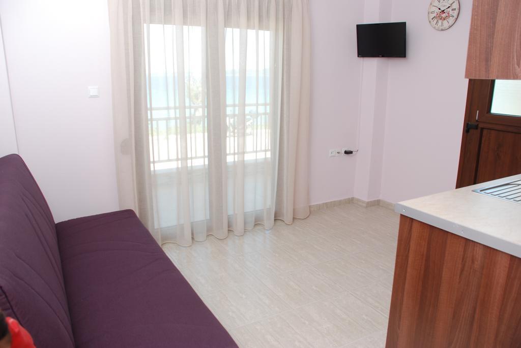 Marianna Apartments Nea Roda Room photo