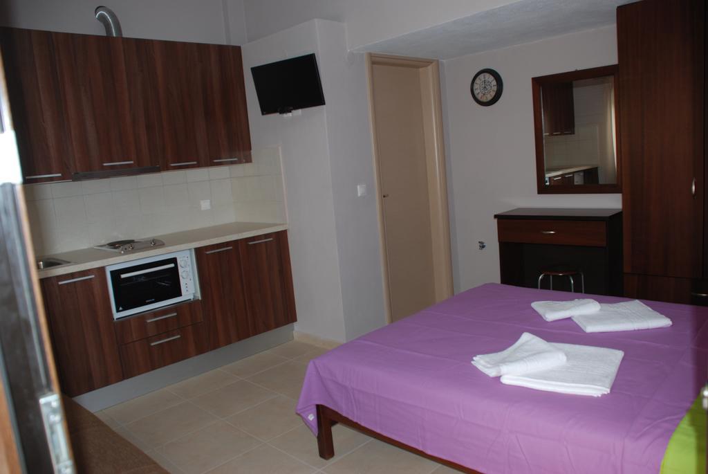 Marianna Apartments Nea Roda Room photo