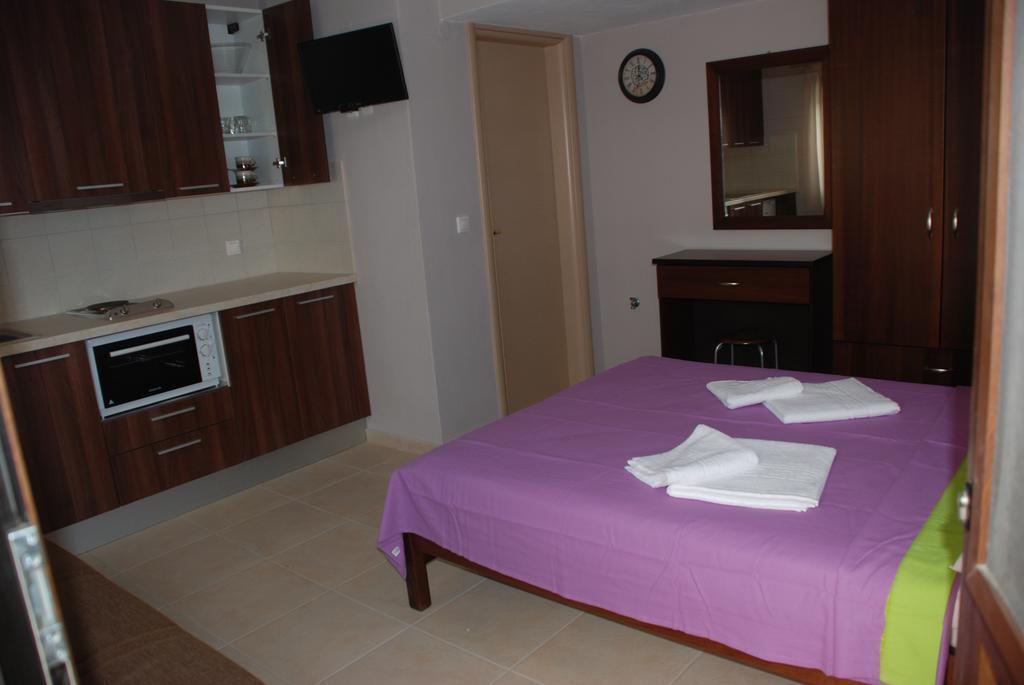 Marianna Apartments Nea Roda Room photo