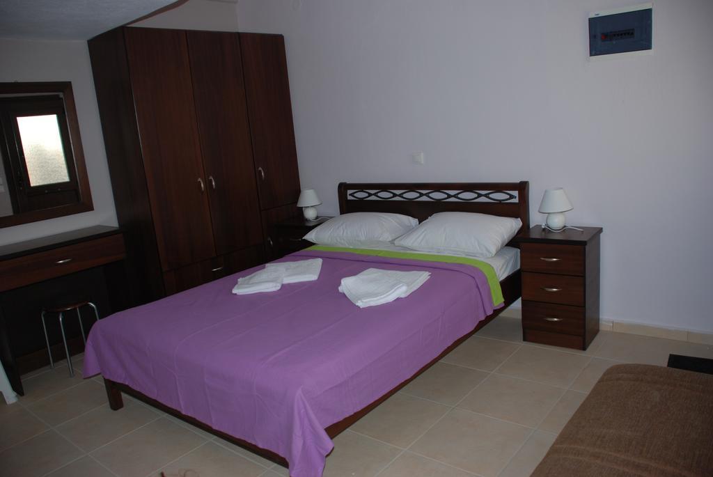 Marianna Apartments Nea Roda Room photo