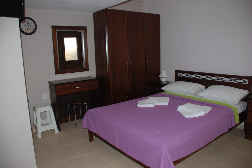 Marianna Apartments Nea Roda Room photo